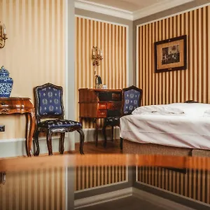 Henri Siebterbezirk Szálloda